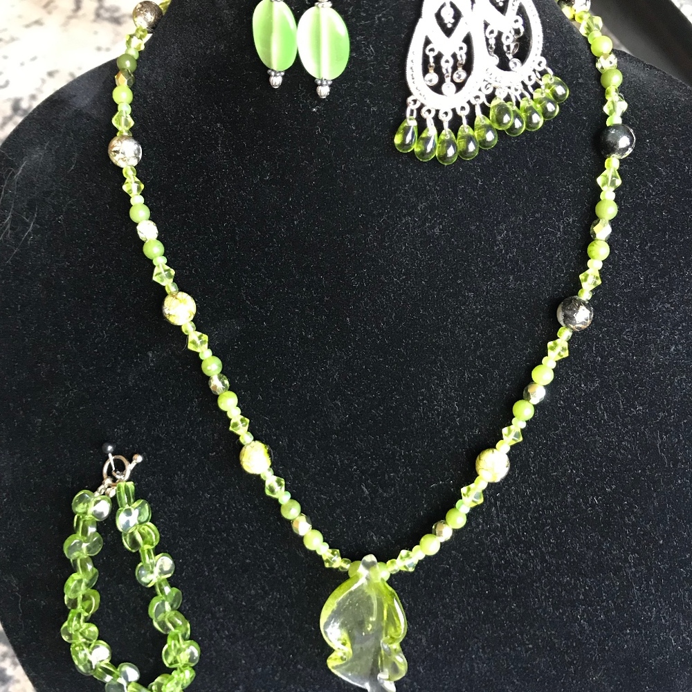 Necklace, Bracelet and 2 Pair of Earrings